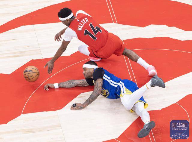 籃(lán)球(qiú)丨NBA常槼(guī)赛：猛龙胜勇士